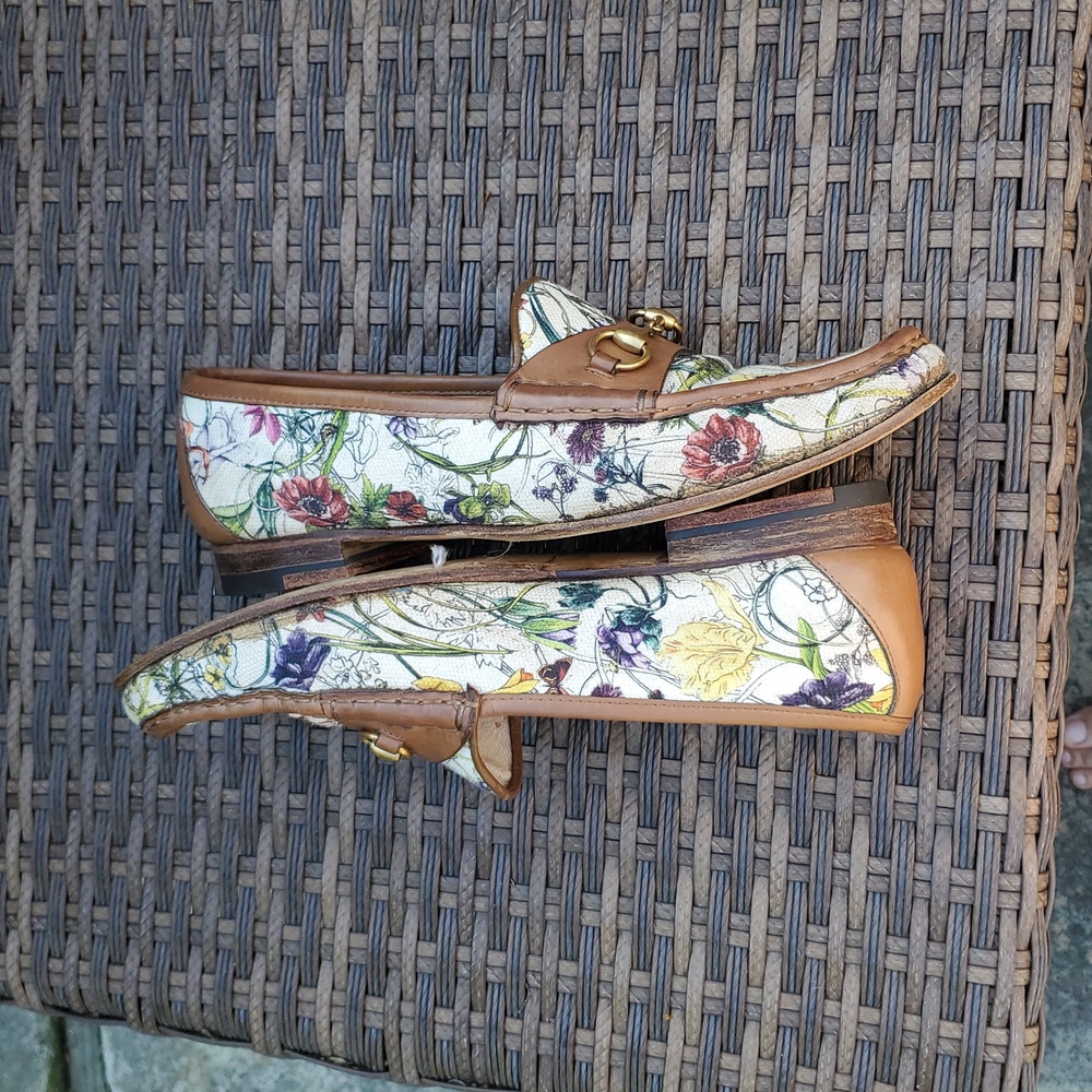 Gucci Floral Print Loafers - Picture 3 of 7